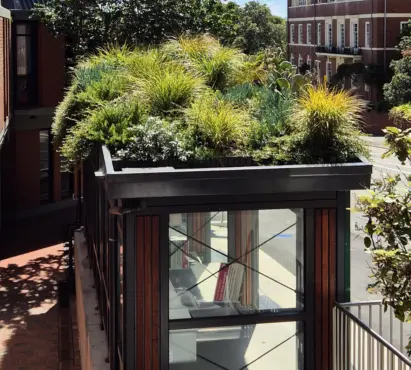 Victoria uni bus shelter