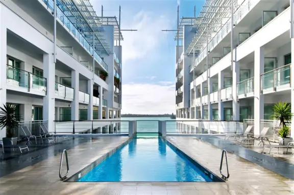 Hilton pool refurb matacryl cp