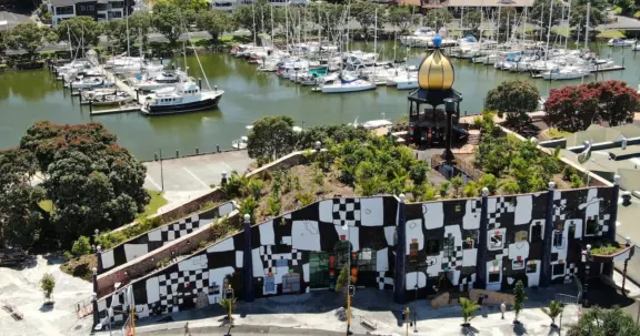 Hundertwasser Art Centre green roof lge